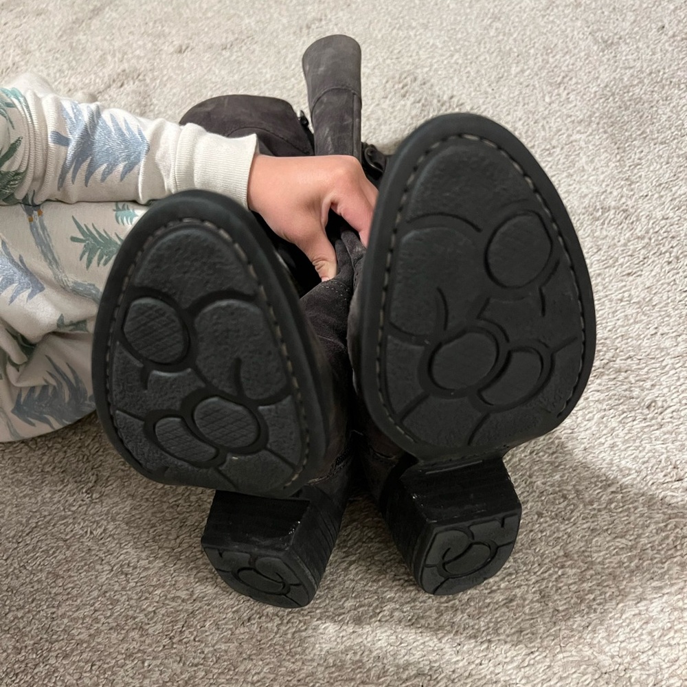 Boots - Picture 3 of 4